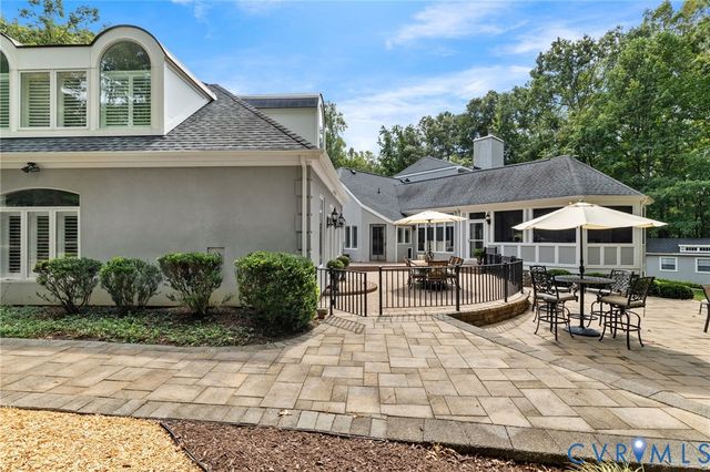 17 Quail Run Dr, Manakin Sabot, VA 23103