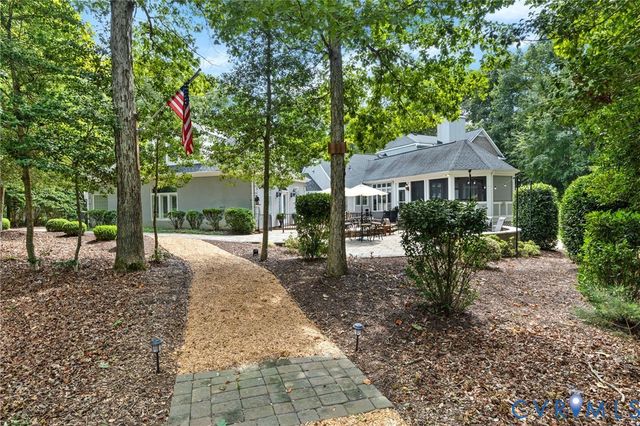 17 Quail Run Dr, Manakin Sabot, VA 23103