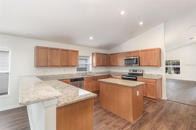 174 DAKOTA AVENUE, Groveland, FL 34736