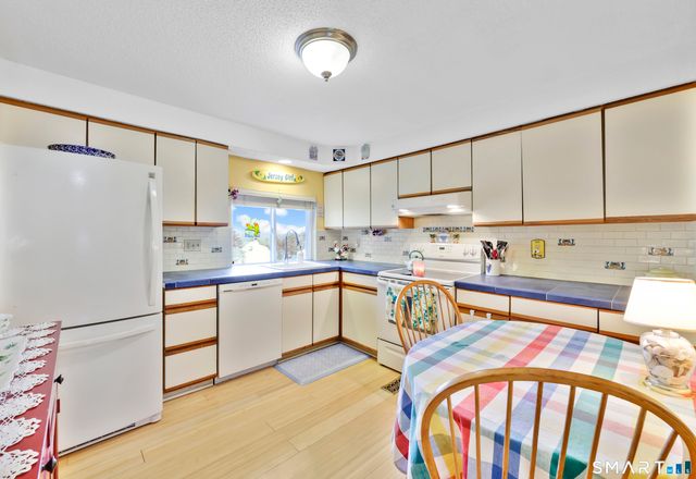 260 Brittany Farms Road APT B, New Britain, CT 06053