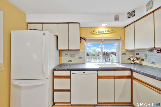 260 Brittany Farms Road APT B, New Britain, CT 06053