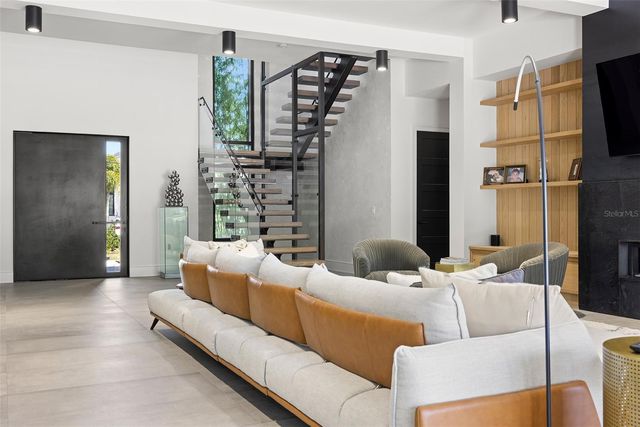 4924 W SAN RAFAEL STREET, Tampa, FL 33629