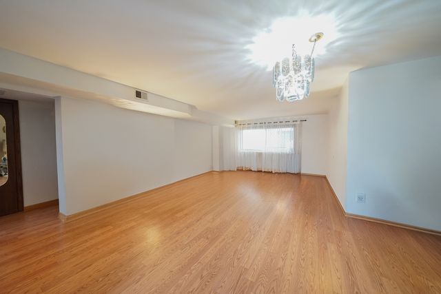7604 W Lawrence Avenue 1B, Harwood Heights, IL 60706