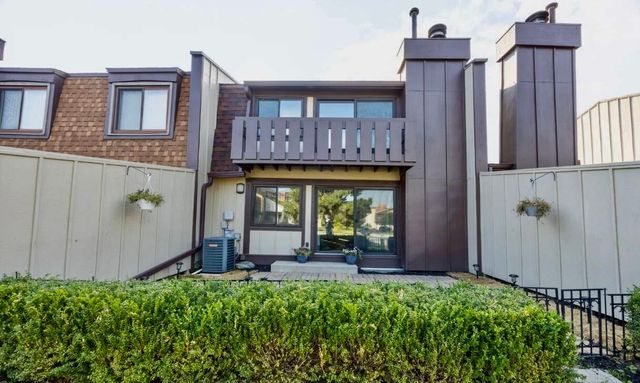 19 Westwood Drive, Indian Head Park, IL 60525