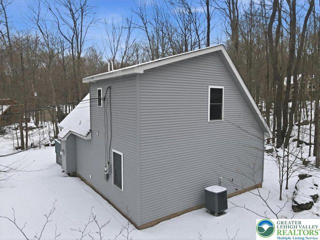 102 Chitimacha Drive, Coolbaugh Twp, PA 18347