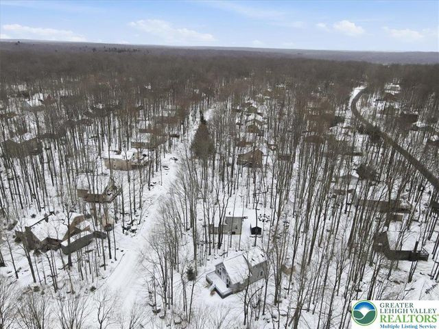 102 Chitimacha Drive, Coolbaugh Twp, PA 18347