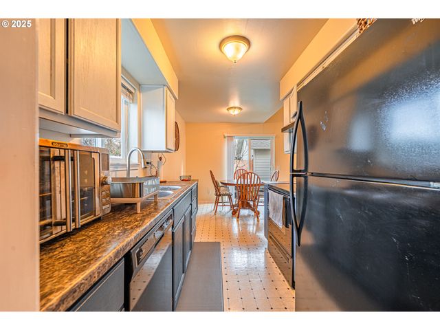 769 RIVER Rd, Eugene, OR 97404