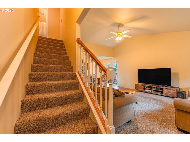 769 RIVER Rd, Eugene, OR 97404