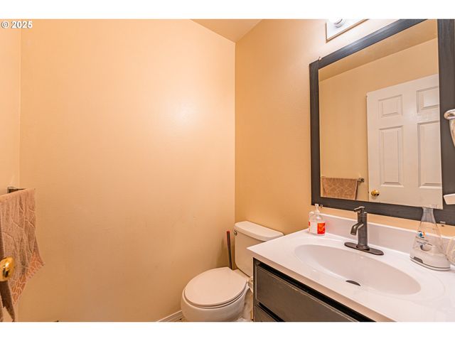 769 RIVER Rd, Eugene, OR 97404