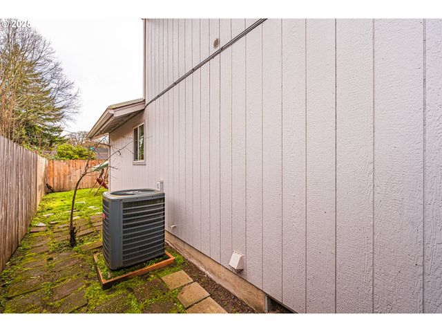 769 RIVER Rd, Eugene, OR 97404