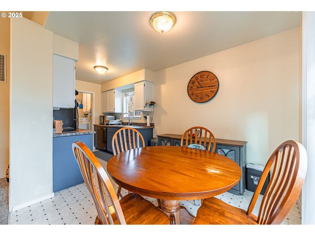 769 RIVER Rd, Eugene, OR 97404