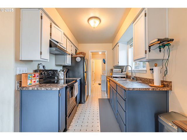 769 RIVER Rd, Eugene, OR 97404