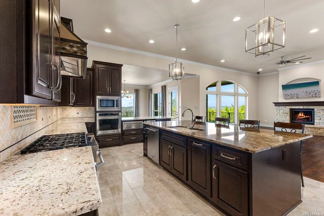 8 BRAEBURN CT, Bulverde, TX 78163