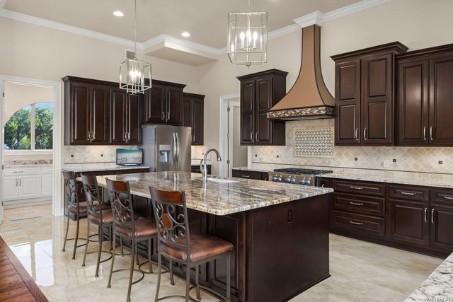 8 BRAEBURN CT, Bulverde, TX 78163