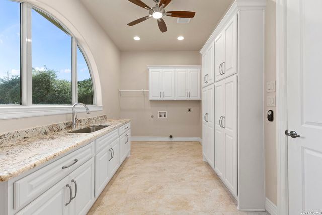 8 BRAEBURN CT, Bulverde, TX 78163