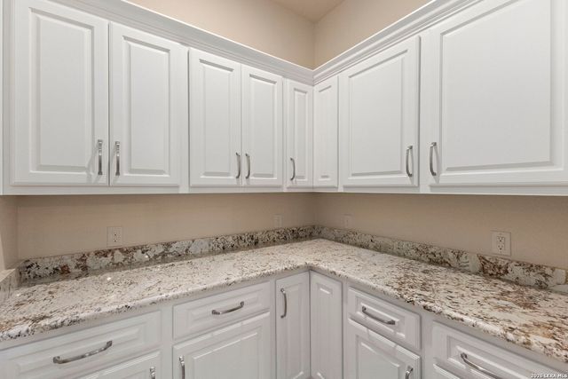 8 BRAEBURN CT, Bulverde, TX 78163