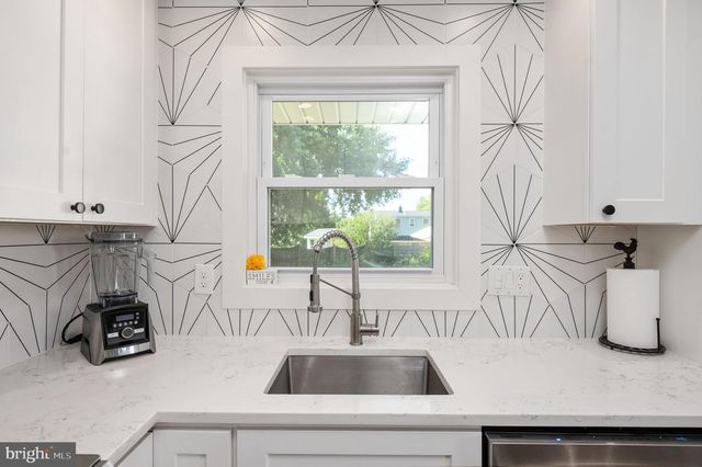 6812 QUANDER RD, Alexandria, VA 22307