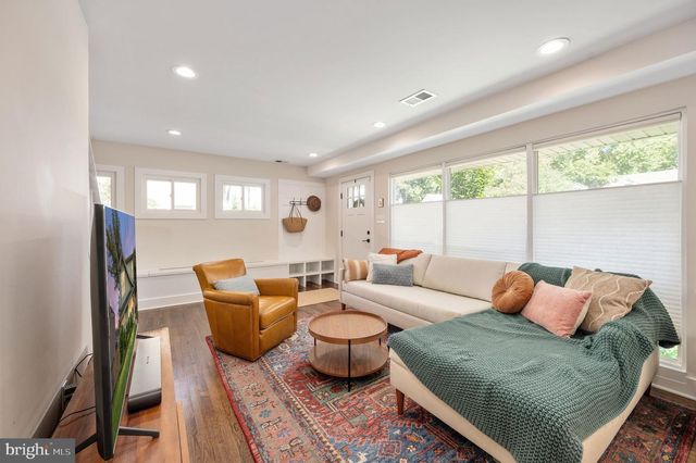 6812 QUANDER RD, Alexandria, VA 22307