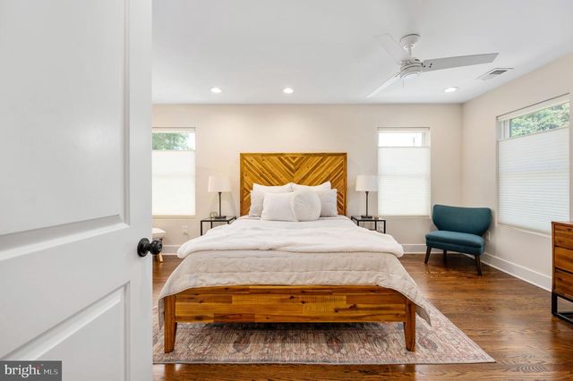 6812 QUANDER RD, Alexandria, VA 22307