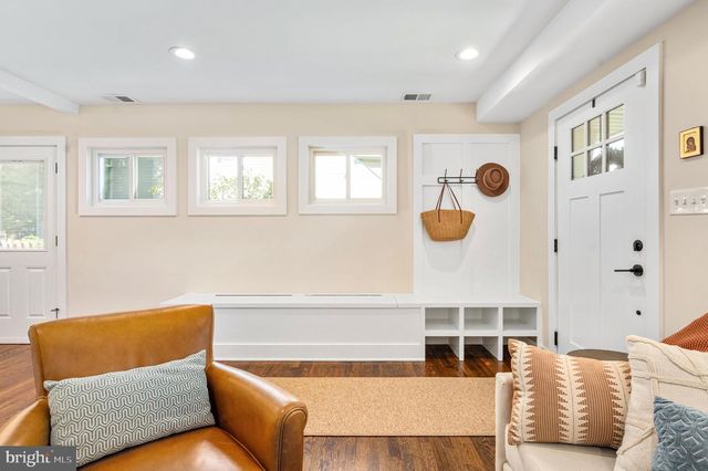 6812 QUANDER RD, Alexandria, VA 22307