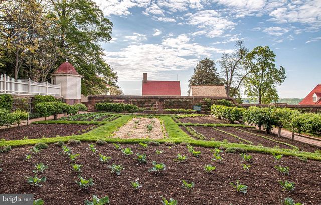 6812 QUANDER RD, Alexandria, VA 22307