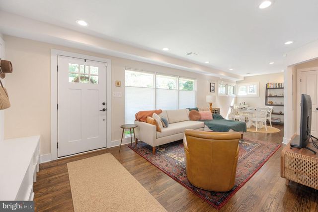 6812 QUANDER RD, Alexandria, VA 22307