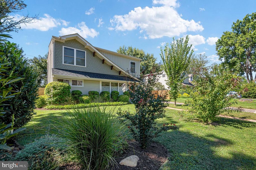 6812 QUANDER RD, Alexandria, VA 22307