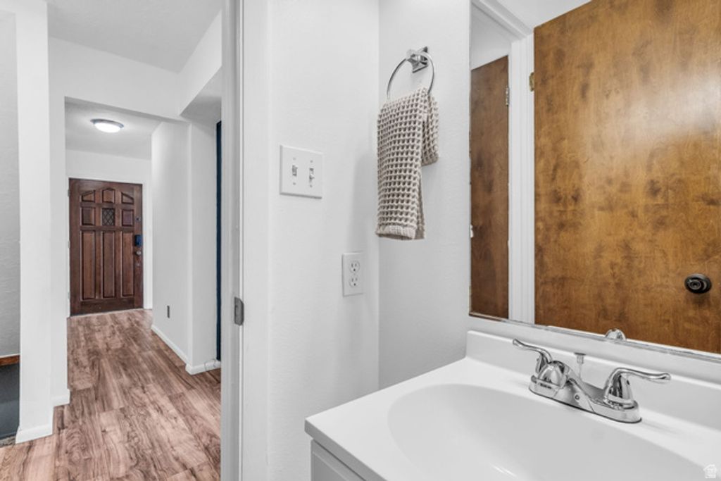 Image 10 of property listing at 1120 E CANYON RD #28, Ogden, UT 84404