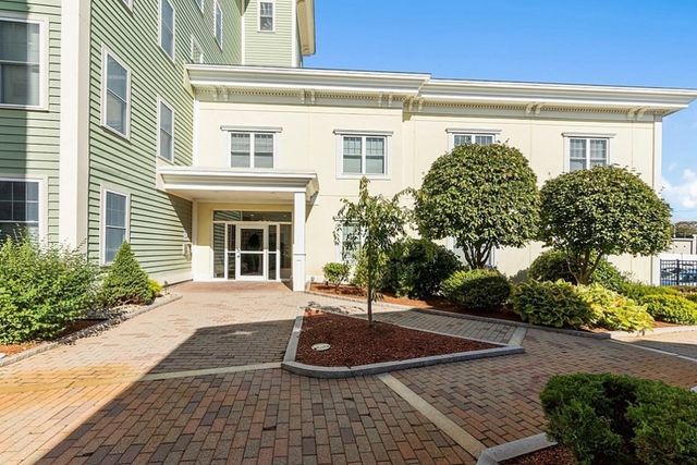 426 Main St 205, Stoneham, MA 02180