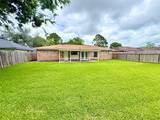 16814 David Glen Drive, Friendswood, TX 77546