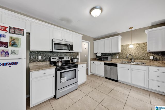 944 REEDWOOD LANE, Birmingham, AL 35235