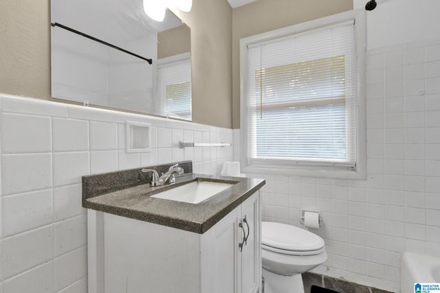944 REEDWOOD LANE, Birmingham, AL 35235