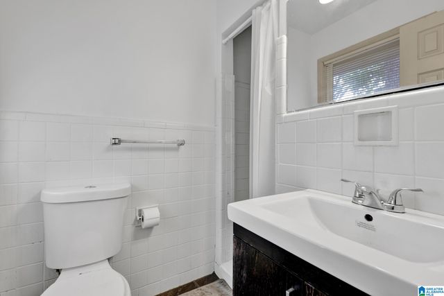 944 REEDWOOD LANE, Birmingham, AL 35235