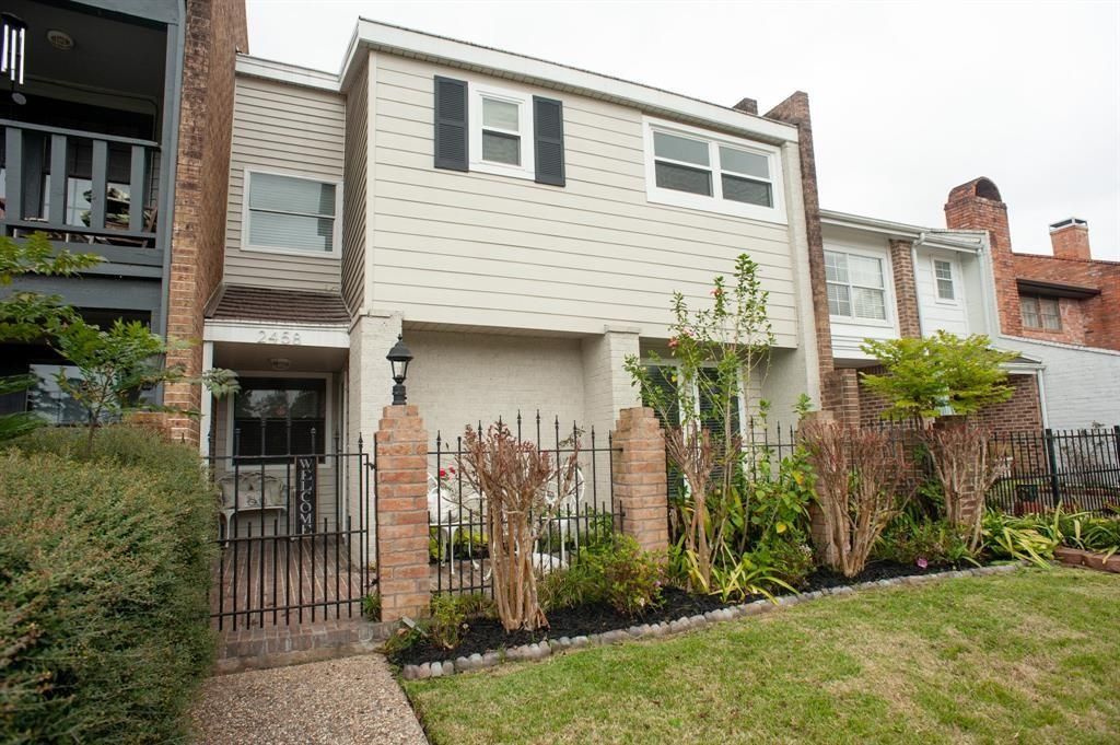 2458 Country Club Drive, Pearland, TX 77581