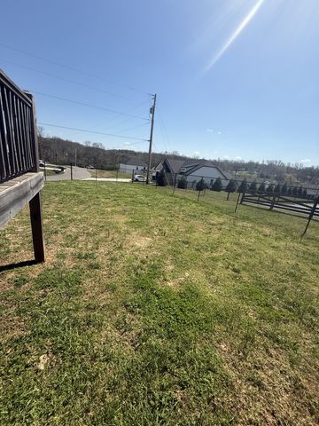 1016 Northside Dr, Dickson, TN 37055