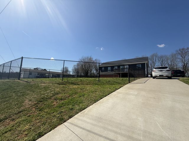 1016 Northside Dr, Dickson, TN 37055