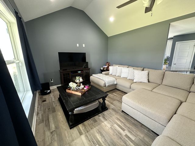 1016 Northside Dr, Dickson, TN 37055