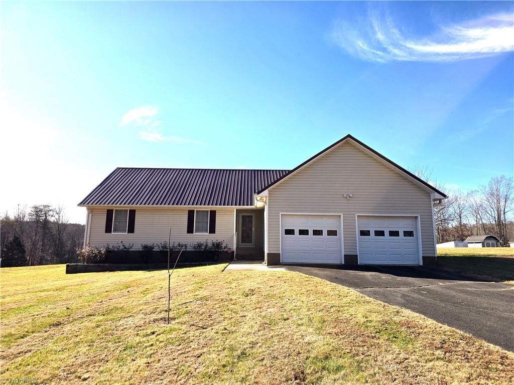 1545 Bradley Road, Pinnacle, NC 27043