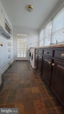 1256 SPRING HILL RD, Mclean, VA 22102