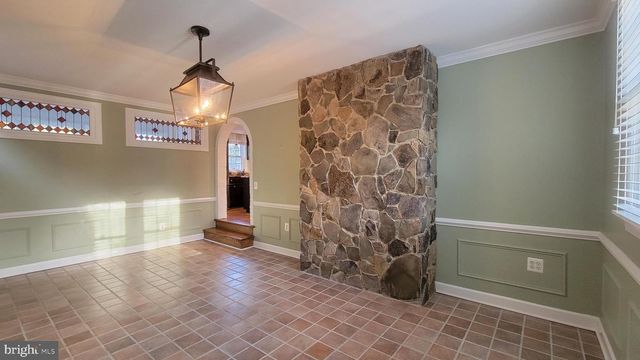 1256 SPRING HILL RD, Mclean, VA 22102