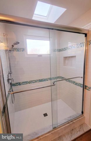 1256 SPRING HILL RD, Mclean, VA 22102