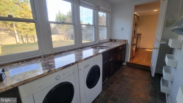 1256 SPRING HILL RD, Mclean, VA 22102