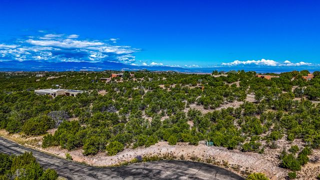 33 Calle San Acacia, Santa Fe, NM 87506