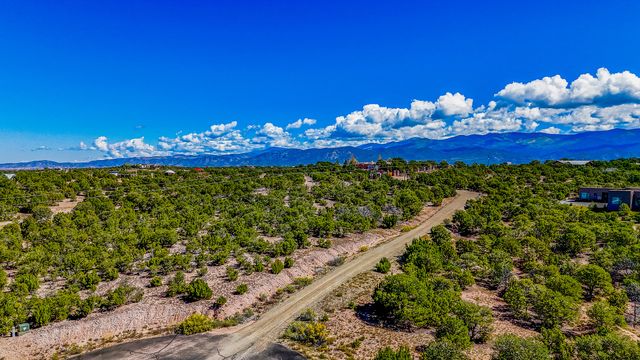 33 Calle San Acacia, Santa Fe, NM 87506