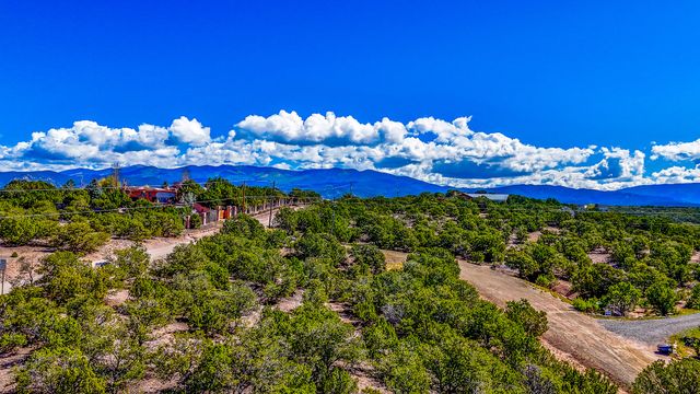 33 Calle San Acacia, Santa Fe, NM 87506