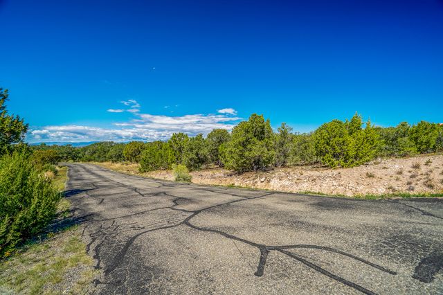 33 Calle San Acacia, Santa Fe, NM 87506