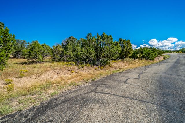 33 Calle San Acacia, Santa Fe, NM 87506