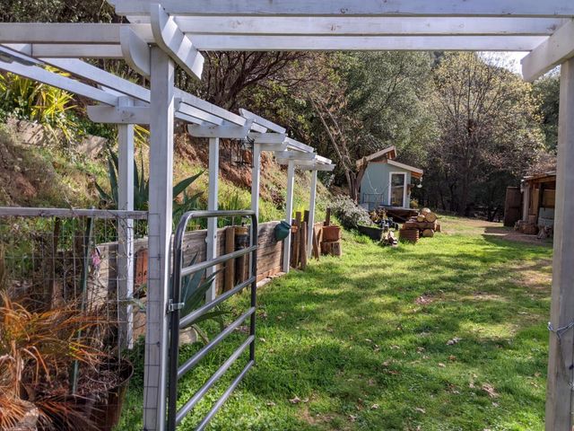 10180 Rock Creek Rd, Placerville, CA 95667