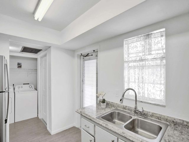 10193 N Military Trail 206, Palm Beach Gardens, FL 33410