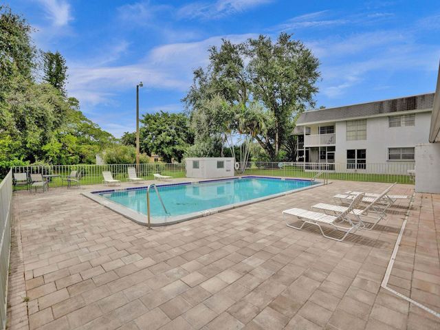 10193 N Military Trail 206, Palm Beach Gardens, FL 33410